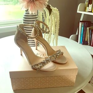 Badgely Mischka blush heels size 8.5. Beautiful!